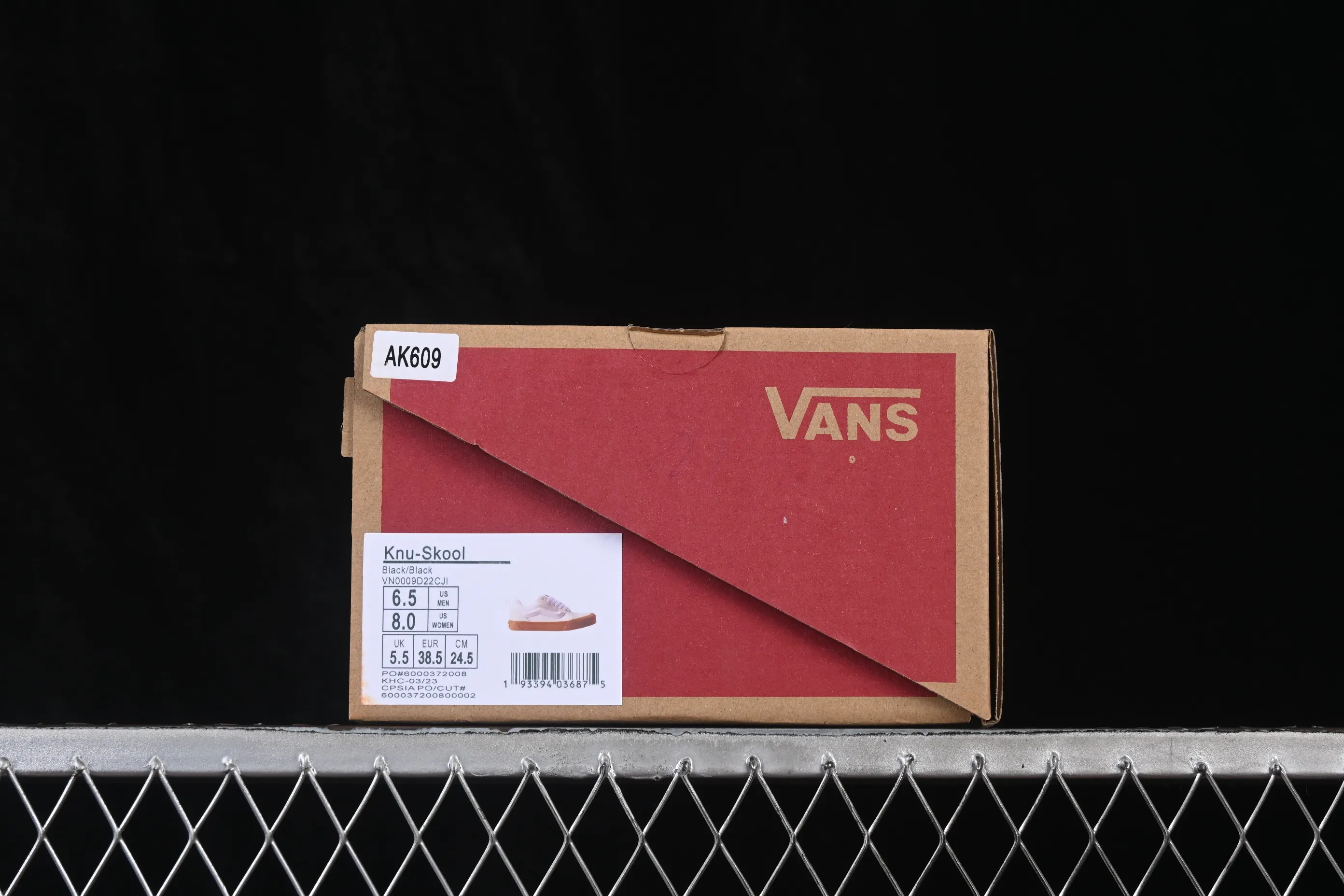 All categories Vans Vans series Vans Low Vans Knu Skool Vans low-top casual skateboard shoes VN0009D22CJI